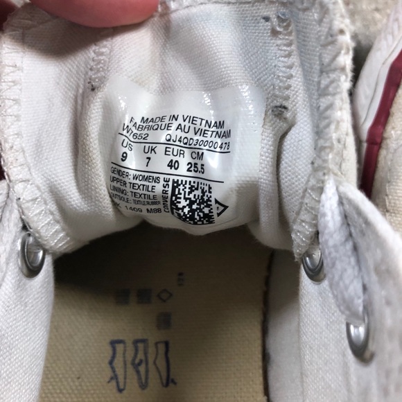 Converse - Picture 2 of 2